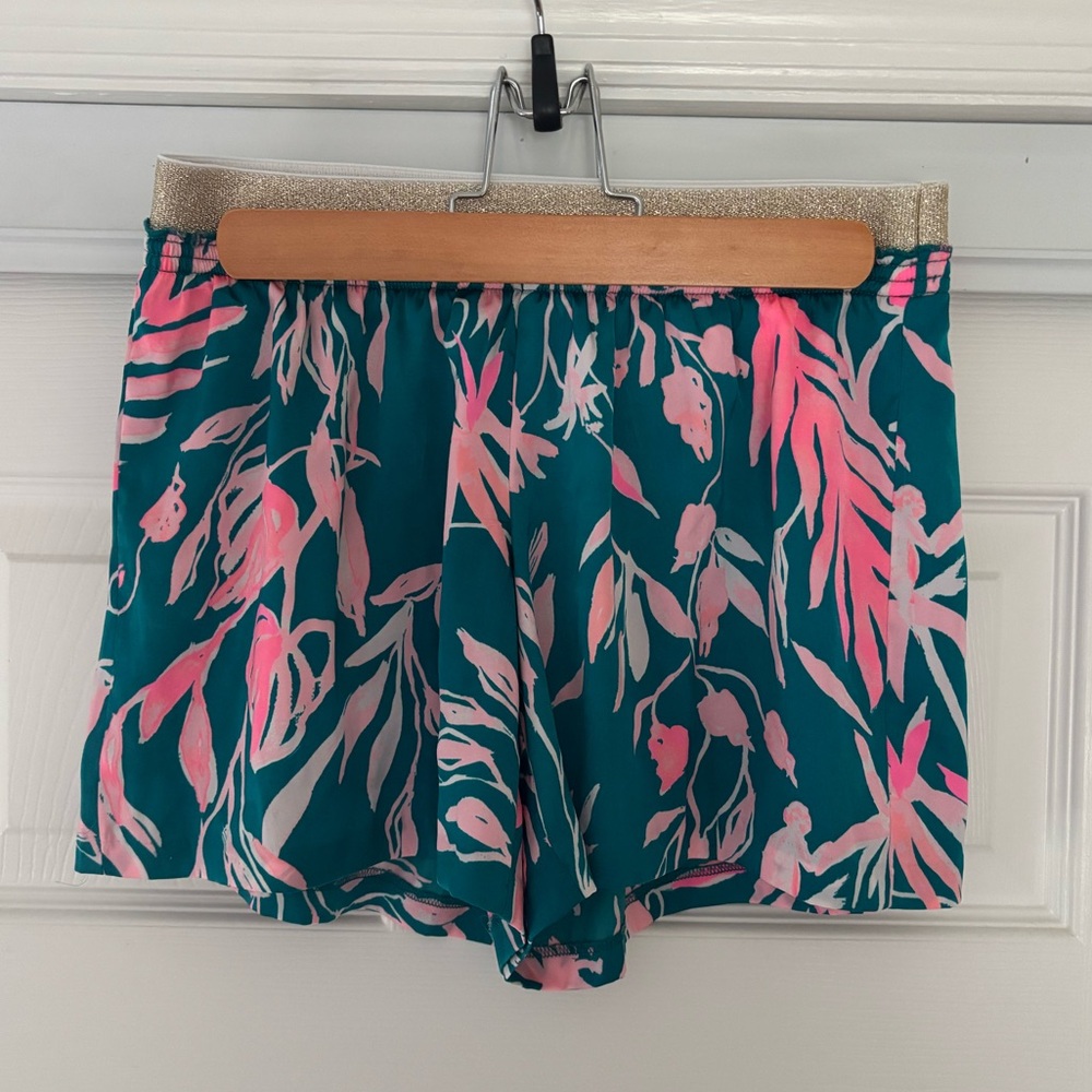 Lilly Pulitzer shorts with gold shimmer waist band size Small